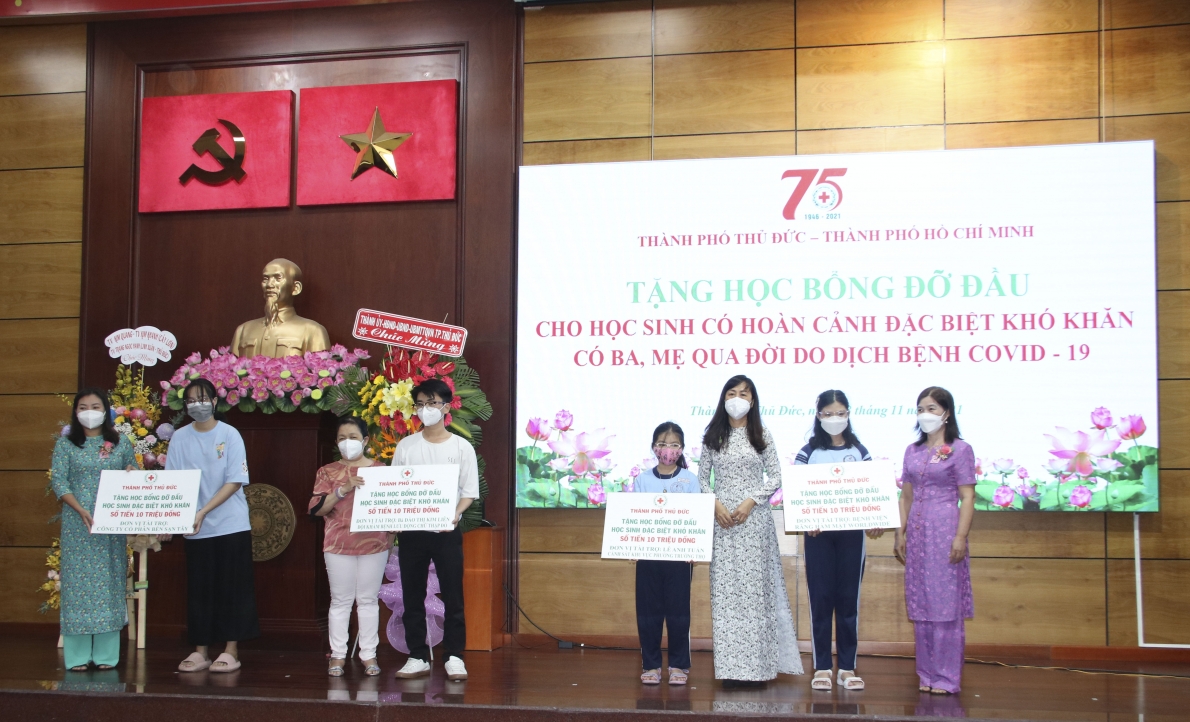 Tuyên dương 75 gương điển hình “Hoa việc thiện” tiêu biểu năm 2021