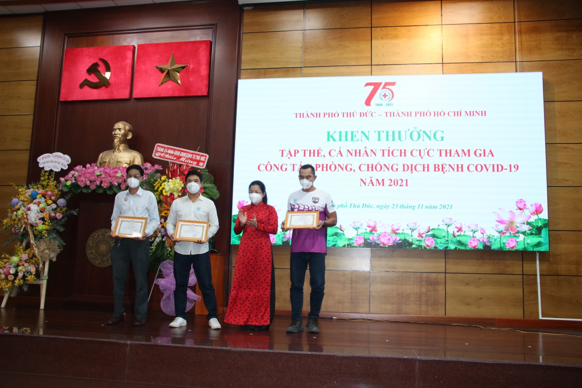 Tuyên dương 75 gương điển hình “Hoa việc thiện” tiêu biểu năm 2021