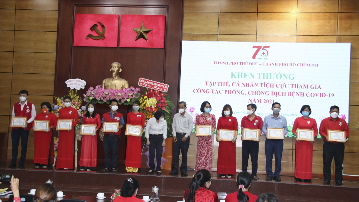 Tuyên dương 75 gương điển hình “Hoa việc thiện” tiêu biểu năm 2021