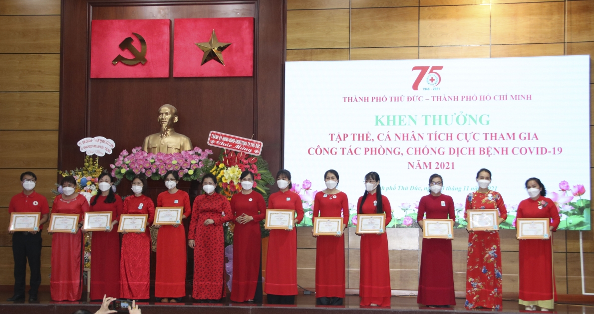 Tuyên dương 75 gương điển hình “Hoa việc thiện” tiêu biểu năm 2021