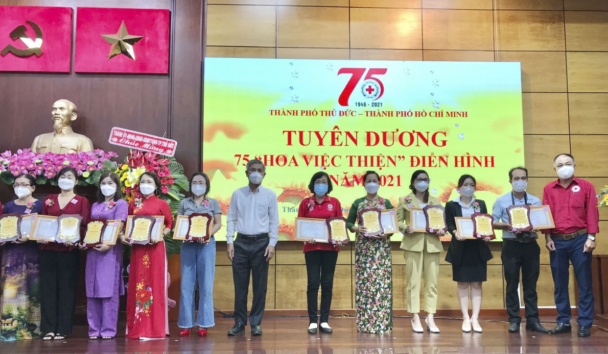 Tuyên dương 75 gương điển hình “Hoa việc thiện” tiêu biểu năm 2021