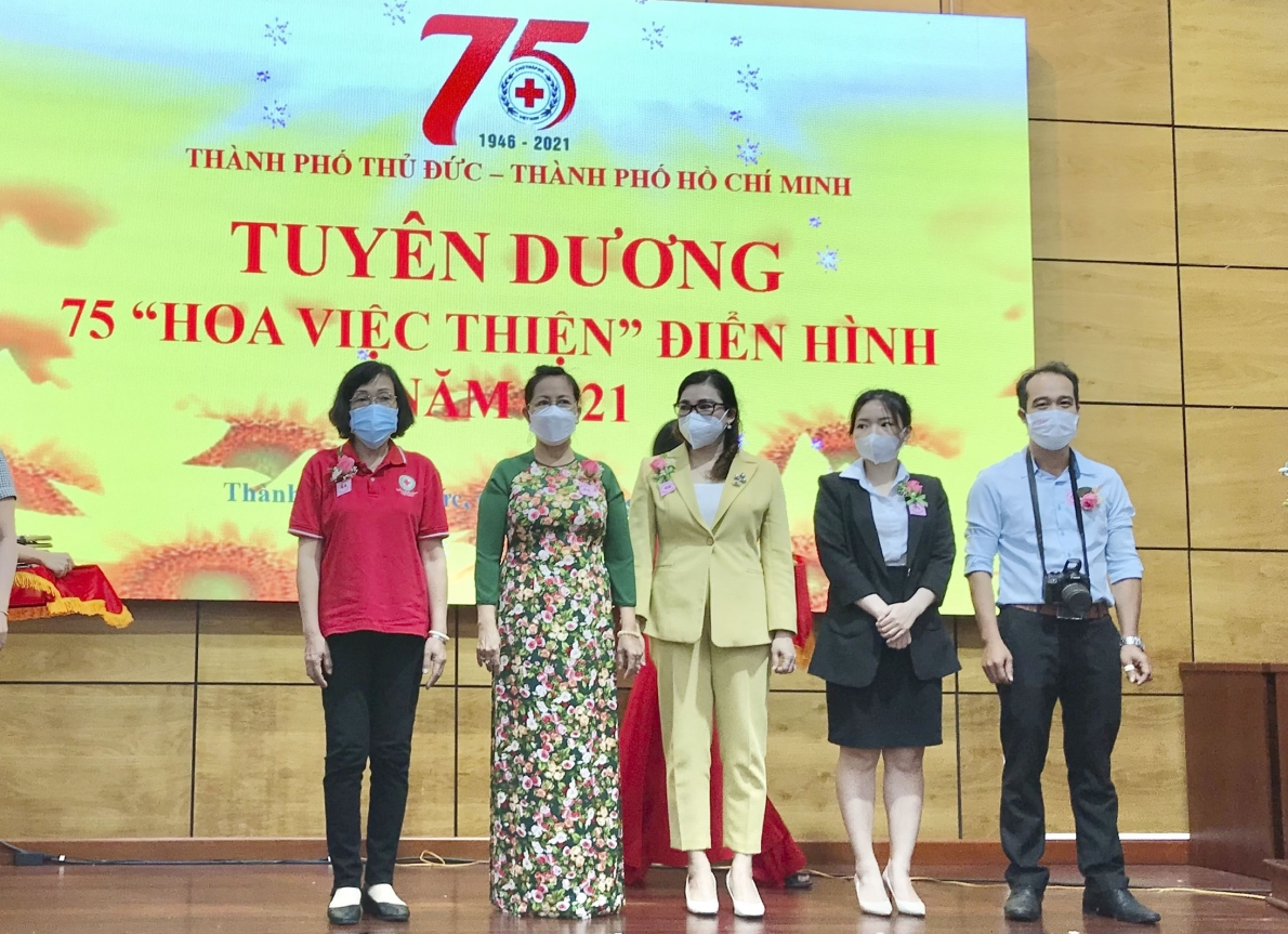 Tuyên dương 75 gương điển hình “Hoa việc thiện” tiêu biểu năm 2021