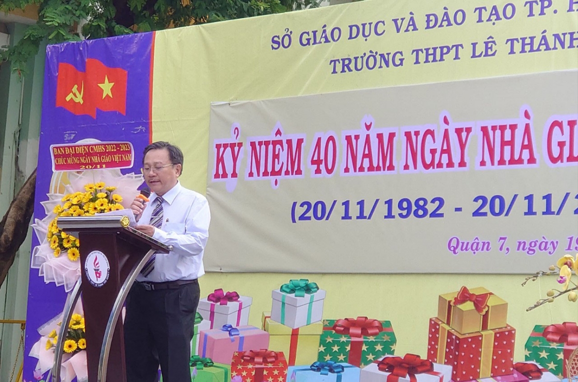 Trường THPT Lê Thánh Tôn: Long Trọng tổ chức kỷ niệm 40 năm Ngày Nhà giáo Việt Nam