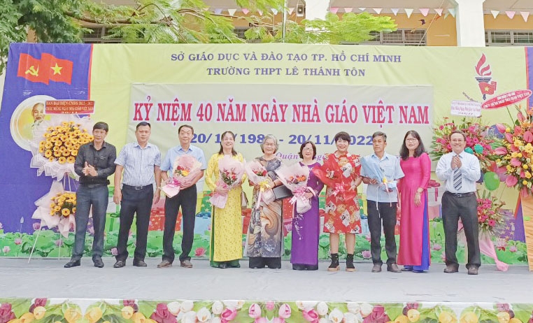 Trường THPT Lê Thánh Tôn: Long Trọng tổ chức kỷ niệm 40 năm Ngày Nhà giáo Việt Nam