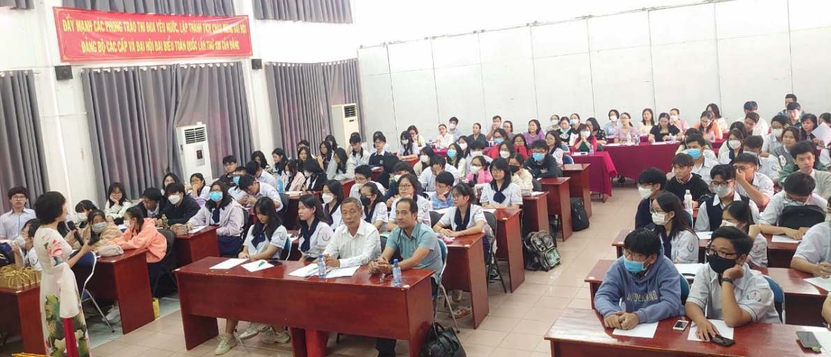 Chuyên đề dạy học Ngữ Văn theo định hướng phát triển năng lực kết hợp chuyển đổi số Chuyên đề dạy học Ngữ Văn theo định hướng phát triển năng lực kết hợp chuyển đổi số