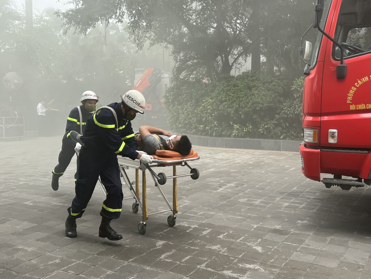 Diễn tập chữa cháy và cứu nạn tại khách sạn có khách quốc tế lưu trú