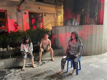 Giải cứu 3 người khỏi vụ cháy nhà trong đêm ở Hà Nội