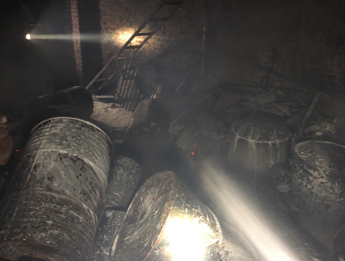 Hà Nội: 10 xe cứu hỏa chữa cháy tại hộ sản xuất đồ gỗ lúc nửa đêm