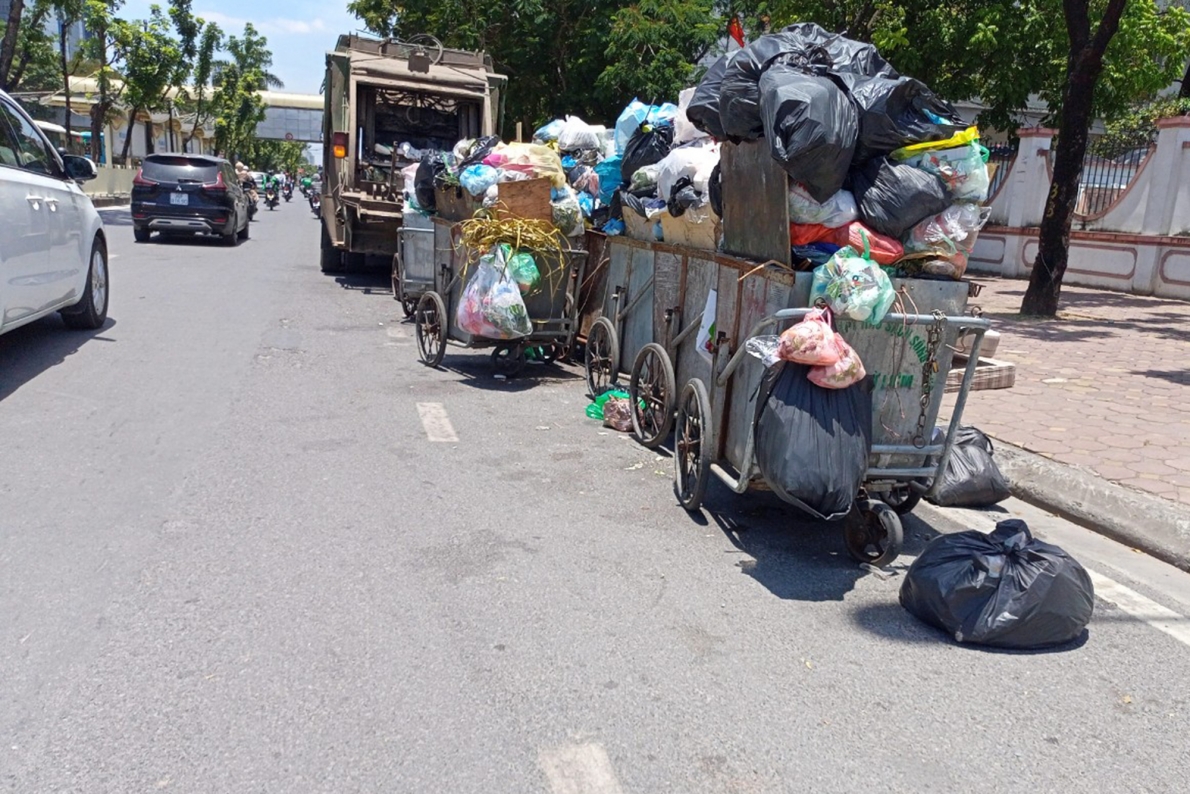 Dự án XLCT chậm tiến độ là nguyên nhân khiến rác thải tồn đọng giữa Thủ đô