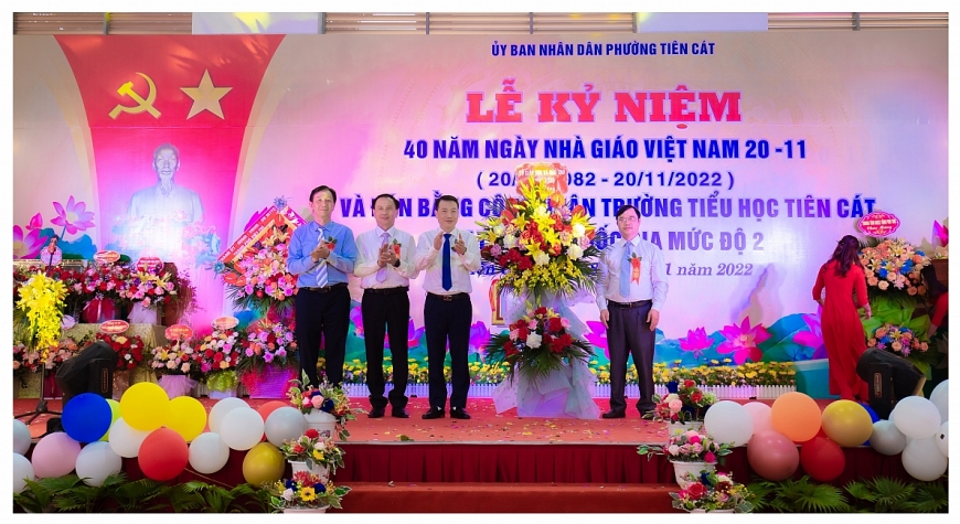 Trường Tiểu học Tiên Cát đón bằng công nhận chuẩn Quốc gia mức độ 2