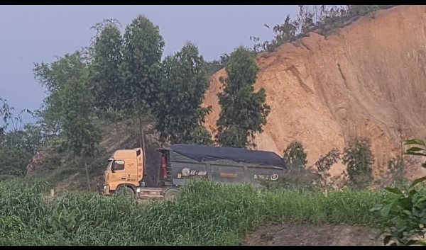 Cần xác minh làm rõ thông tin có cao lanh trong mỏ đất