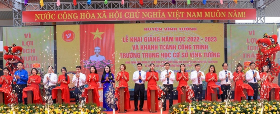 Bí thư Tỉnh ủy Hoàng Thị Thúy Lan dự Lễ khai giảng năm học mới Trường THCS Vĩnh Tường