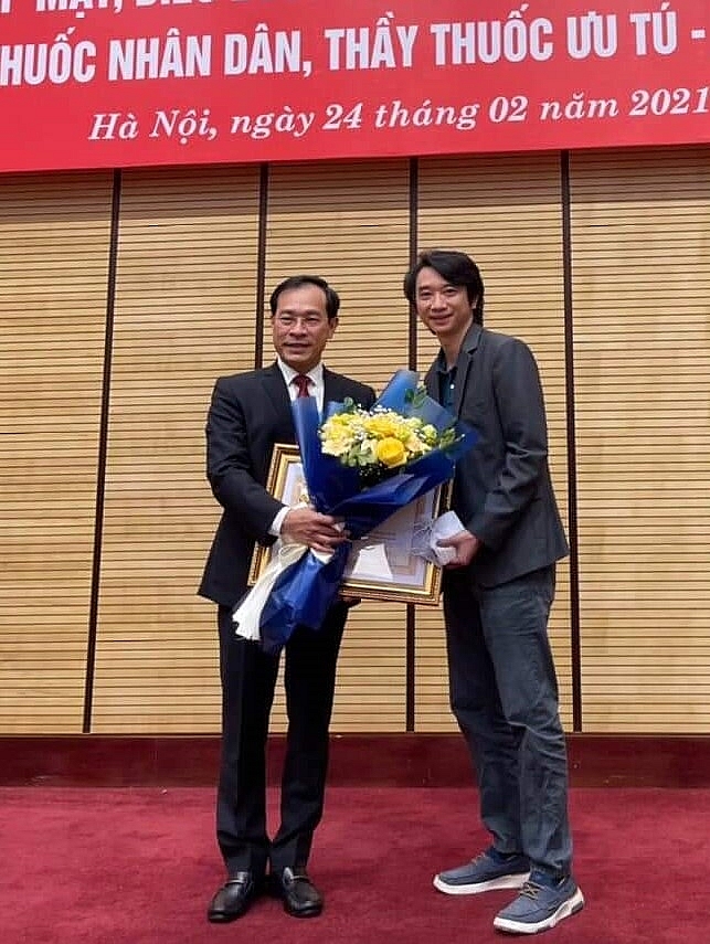 Hà Nội: Trao tặng danh hiệu “Thầy thuốc ưu tú” cho Giám đốc Bệnh viện Hữu nghị Việt Nam – Cu Ba