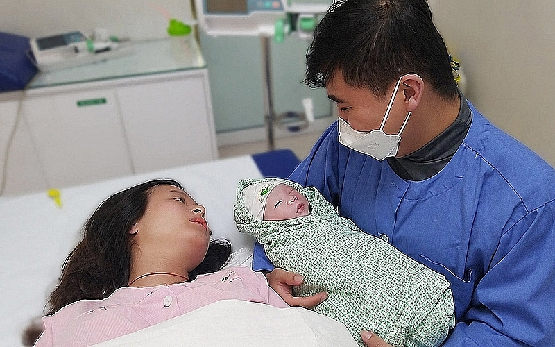 Đón những em bé “hổ nhí” đầu tiên chào đời tại các bệnh viện lớn trên cả nước