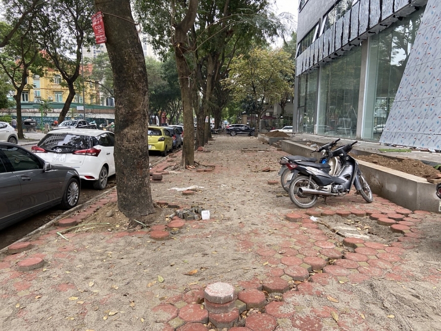 Xử phạt Công ty CP Quốc tế Việt Hồng 8 triệu đồng do cải tạo vỉa hè trái phép