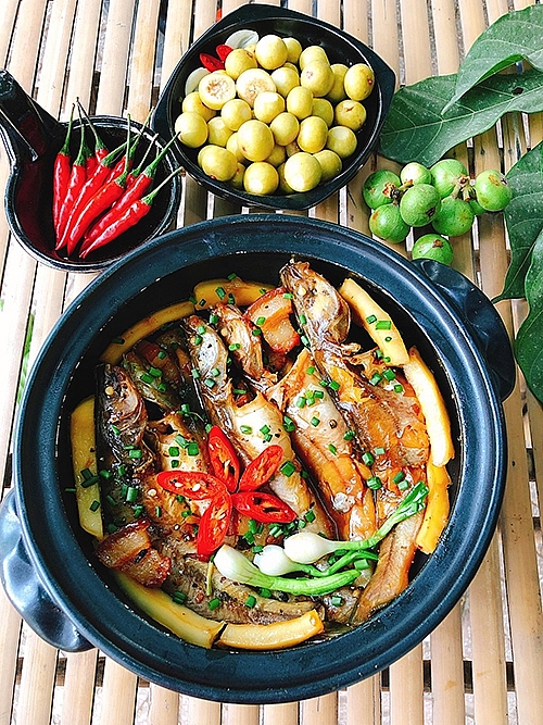 Cá lăng kho nước dừa ngon lạ miệng cho bữa cơm ngày thu sang