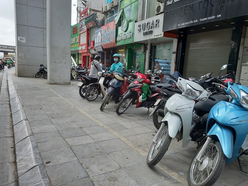 "Vòng đời" không tưởng của vỉa hè lát đá độ bền 70 năm tại Hà Nội