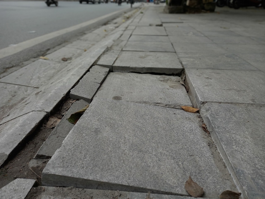 "Vòng đời" không tưởng của vỉa hè lát đá độ bền 70 năm tại Hà Nội
