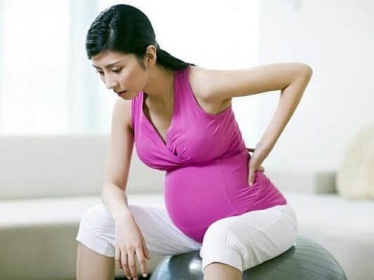 Tác hại không ngờ của tư thế ngồi vắt chéo chân được nhiều người ưa thích