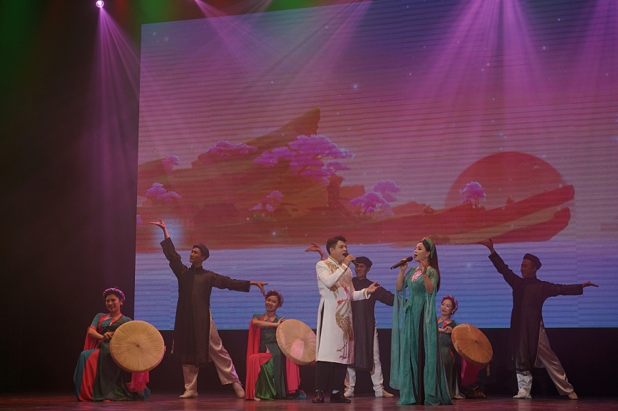 “Thanh âm Sao và Sao” - nơi nghệ sĩ cất tiếng hát từ trái tim