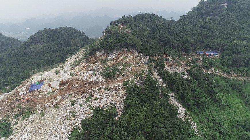 Bạt núi mở đường 