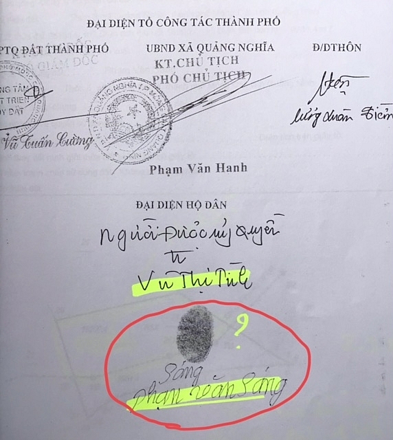 Đã kí rồi, việc gì “tay ải, tay ai” còn điểm chỉ???