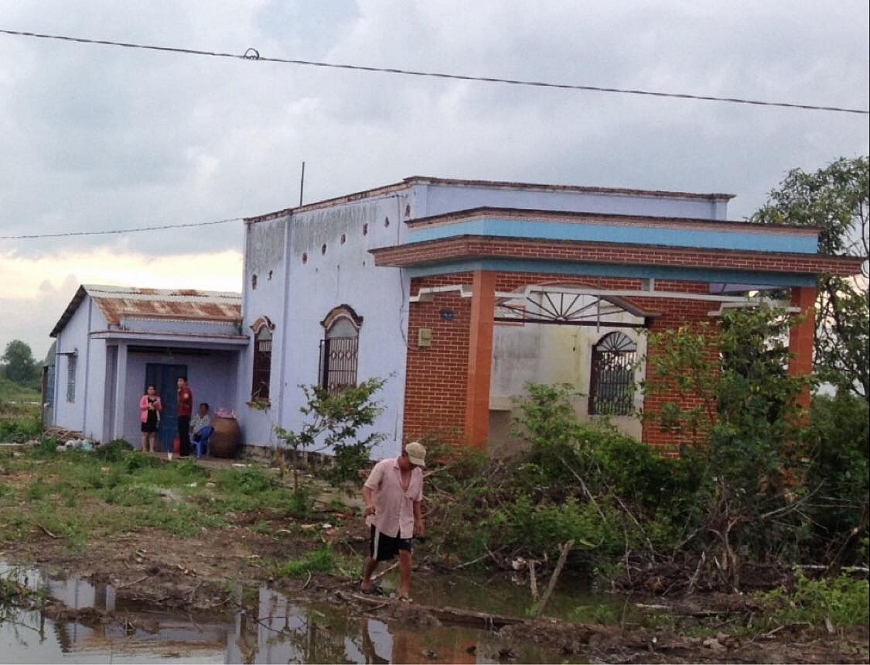 Ngôi nhà của bà Tư có từ năm 1975 nhưng trong sổ đỏ lại không ghi 1m2 đất ở nào