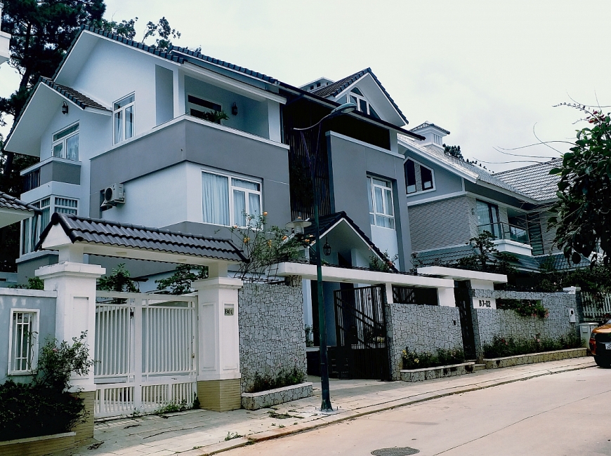 Giá 1 biệt thự tại Golf Valley, tương tự như biệt thự này của ông Hòa, hiện được rao bán 40-50 tỷ đồng!