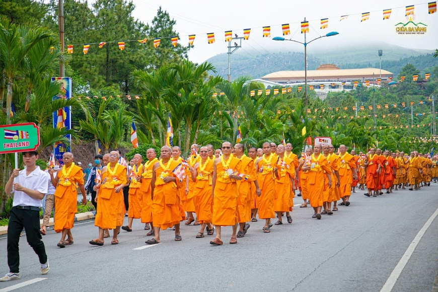 Chùa Ba Vàng và những hoạt động ấn tượng lan tỏa khắp nơi