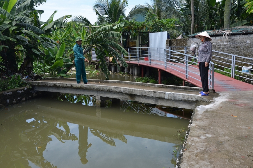 Đoạn kênh tiêu  được đặt ống BUY BTCT, D = 1.000 mm với chiều dài khoảng 30 mét, tổng kinh phí 452.754.000 đồng nhưng không sử dụng được.