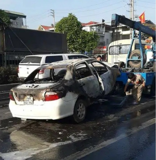 Toyota Vios tự bốc cháy, luật sư “mổ xẻ ông lớn”