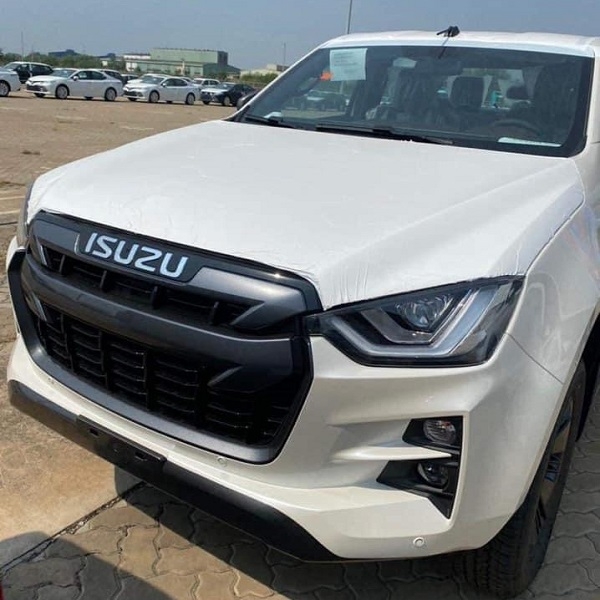 Isuzu D-Max 2021 cập cảng, sẵn sàng 