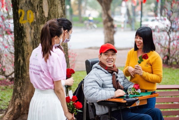 Màn tỏ tình ấn tượng với 99.999 bông hồng