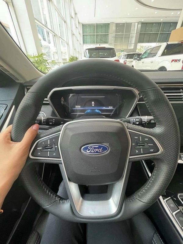 Ford Territory bất ngờ xuất hiện tại đại lý