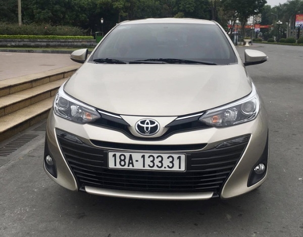 Toyota Vios lại bốc cháy chưa rõ nguyên nhân