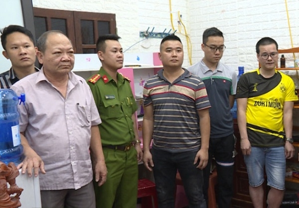 Thị xã Từ Sơn, tỉnh Bắc Ninh: Bắt quả tang nhóm tổ chức đánh bạc, thu giữ hàng tỉ đồng