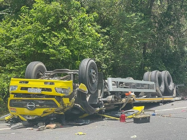 Tai nạn nghiêm trọng trên đèo Cù Mông, 2 người tử vong