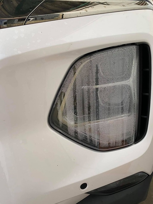 Nguyên nhân khiến đèn xe Hyundai Santa Fe mua một tuần đã thấm nước?