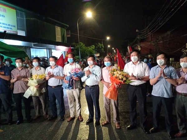 Bắc Ninh: Người dân nơi tâm dịch huyện Thuận Thành vui mừng khi dỡ phong toả