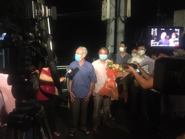 Bắc Ninh: Người dân nơi tâm dịch huyện Thuận Thành vui mừng khi dỡ phong toả