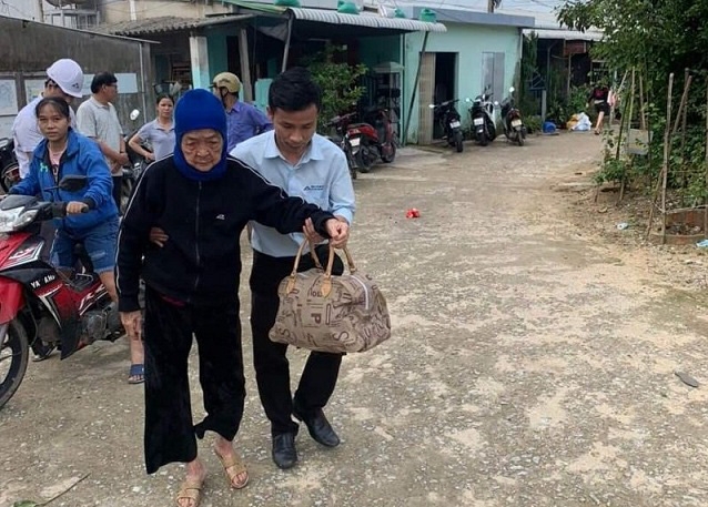 Quảng Ngãi gấp rút sơ tán người cao tuổi, trẻ em đi tránh bão số 9