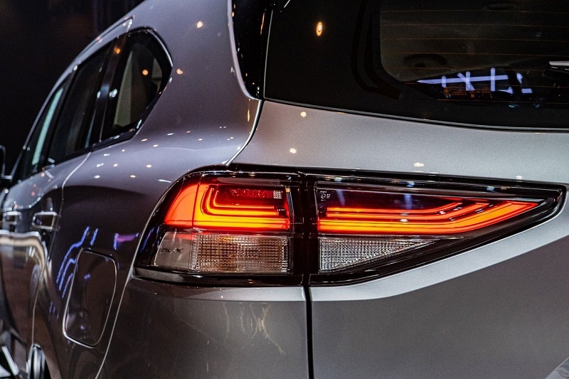 Isuzu mu-X thế hệ mới ra mắt