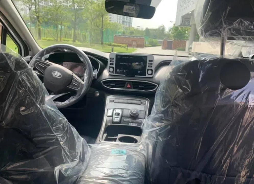 Lộ diện hình ảnh Hyundai Santa Fe 2021 tại Việt Nam?