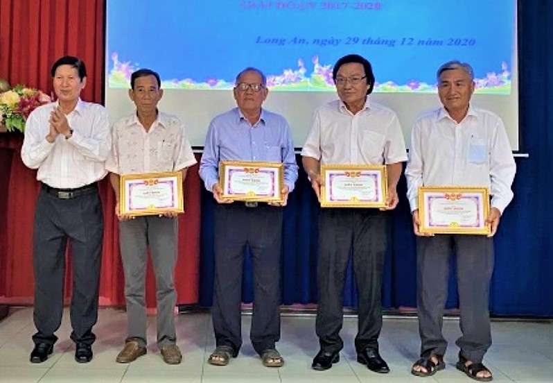 Nỗ lực xây dựng CLB Liên thế hệ tự giúp nhau ở Long An