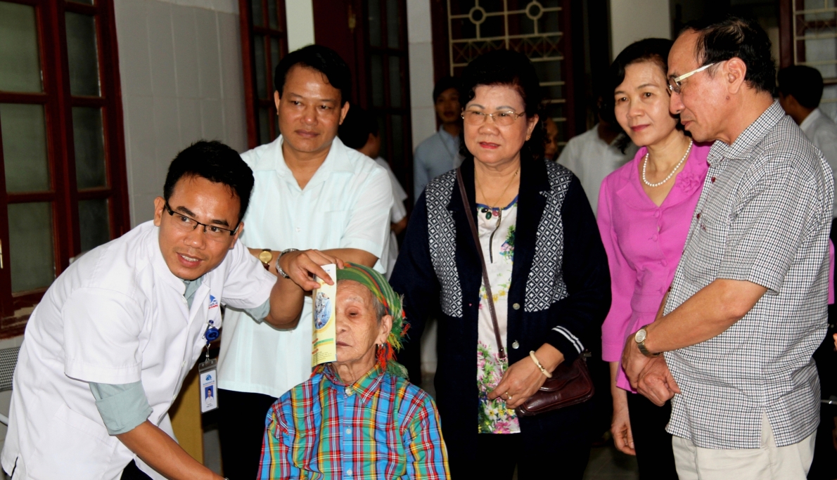 Người cao tuổi Na Hang phát huy vai trò “cây cao bóng cả”