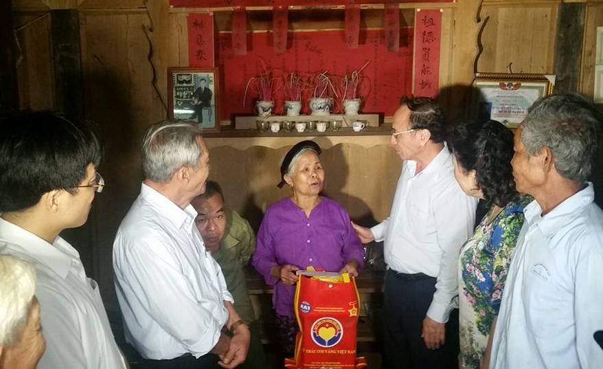 Người cao tuổi Na Hang phát huy vai trò “cây cao bóng cả”