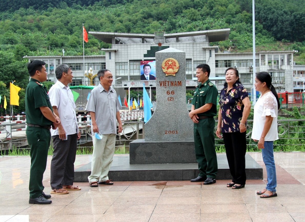 Khắp nơi chăm sóc, phát huy vai trò người cao tuổi