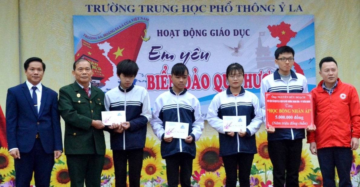 Người đàn ông làm giàu từ… rác