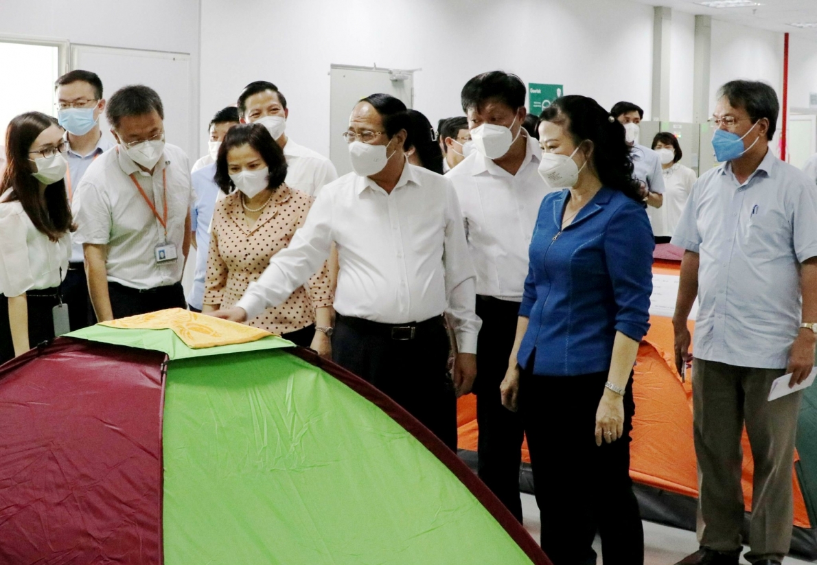 Phó Thủ tướng Chính phủ Lê Văn Thành cùng lãnh đạo tỉnh Bắc Ninh kiểm tra công tác phòng chống dịch Covid-19 tại các khu công nghiệp