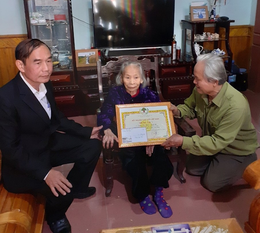 Chăm lo Tết và mừng thọ người cao tuổi